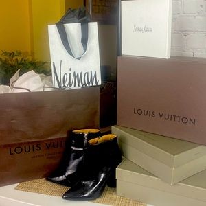 NWOT QuipID BLACK SHINY Paton Leather Octagon Shaped heel with silver zipper.